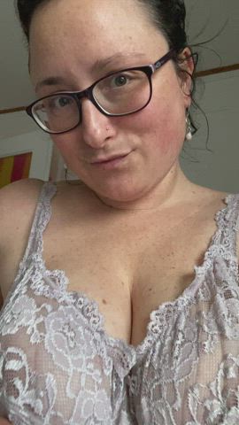 Anyone on here a fan of curvy moms like me?