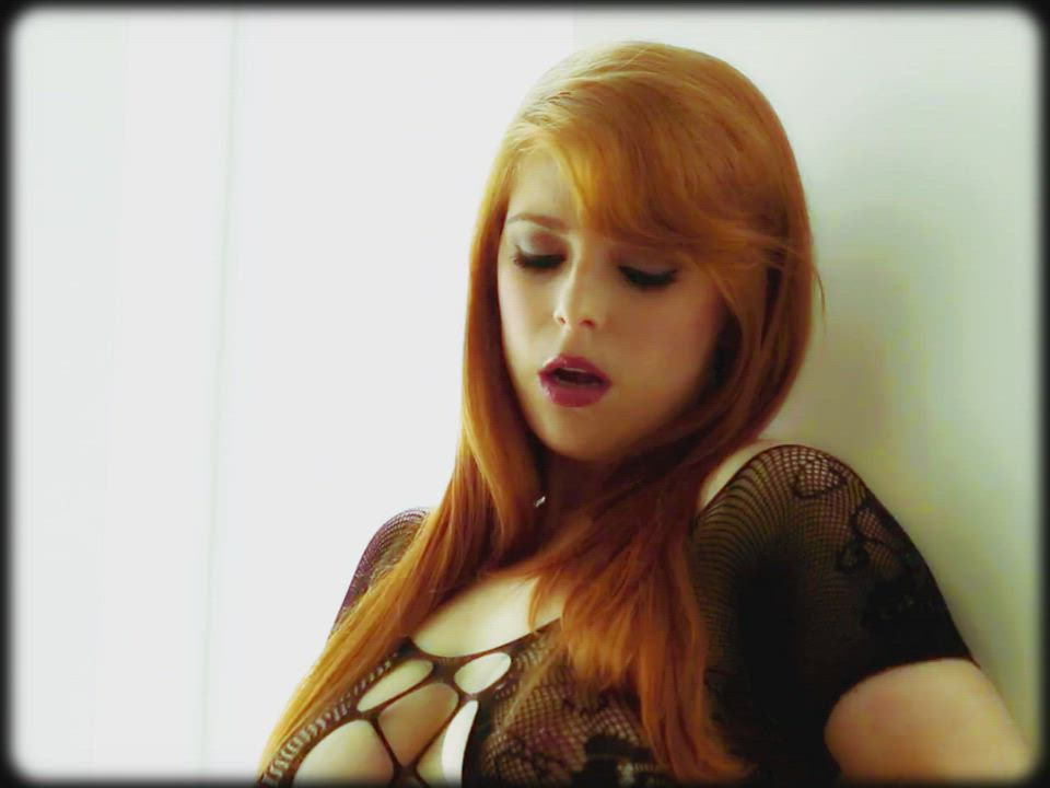 Redhead / Pantyhose / Fishnet