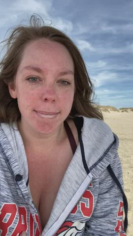 Would you take advantage of a slow beach day with me?