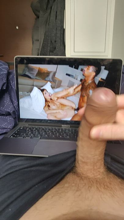 Only 2 finger is enough to make my clitty cum ?