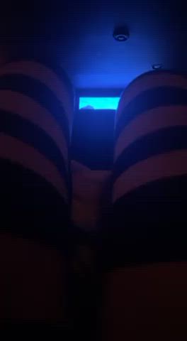 Skirts = easy access at the movies 🥵 Link and DM for full video ⬇️