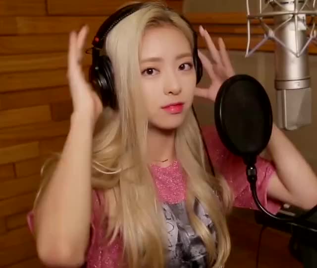 496. Itzy - Yuna