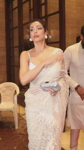 Milf Malaika Arora hot in a Saree