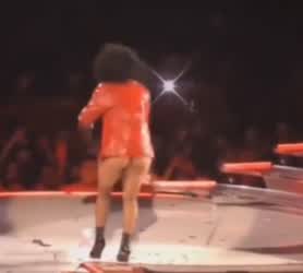 Let's get this subreddit back on track with some Germanotta derriere