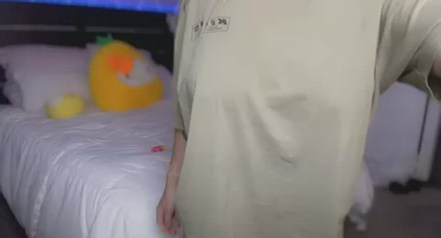 Titty drop to spice your Monday up