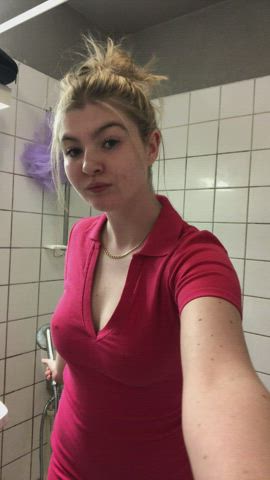 Sending a masturbating video to every guy that uvt ☺️ (My reply is on) 👻deluxegirl32