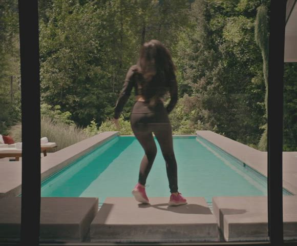 bubble butt leggings lightskinned gif
