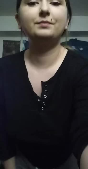 [F] 19 having a good night tonight. Decided to drop in. ??