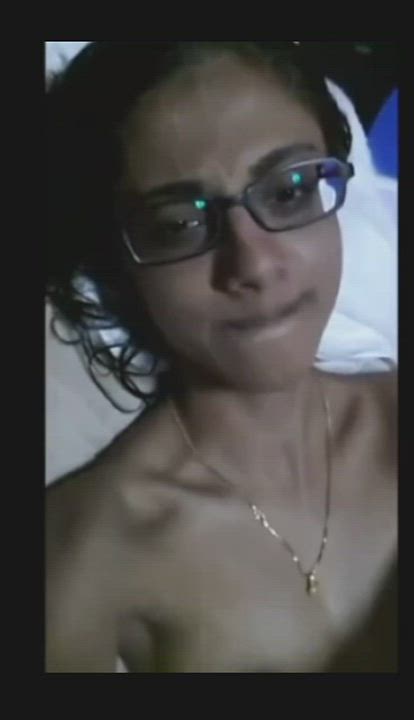 ??Innocent gf showing herself nude and fingering in her pussy [full video] [link