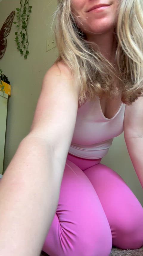 [selling] kink/fetish friendly customs, vid calls, sexting, worn items ect 