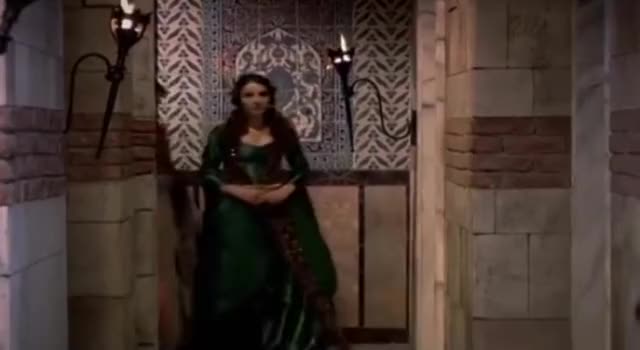 Mahidevran Sultan Has Oda'da - Muhteşem Yüzyıl 12. Bölüm- Mahidevran Sultan
