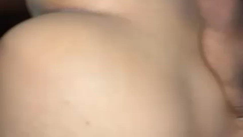 Listen close, you can hear her pussy being stretched😅