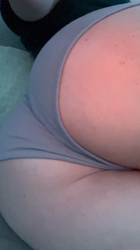 My asshole groaning a fart out 😂😂💨💨