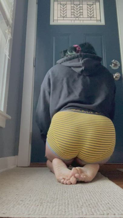 I need someone to fill my holes