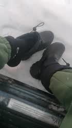 Come to warm my freezed feets
