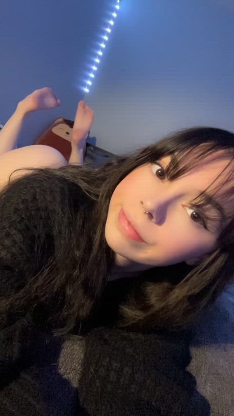 You can only pick my butt or my feet: choose wisely!