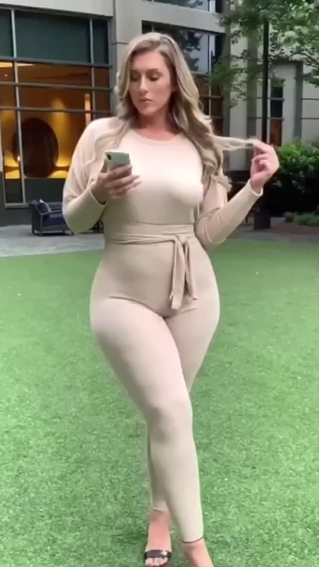 Sophie Eloise showing off her curvy body in tight clothes
