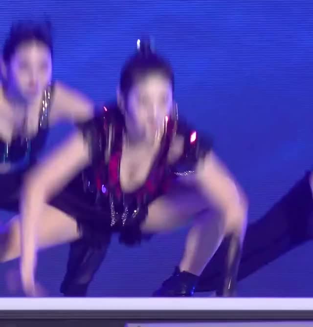 aespa ningning cleavage
