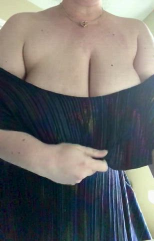 Mommy’s big booobs