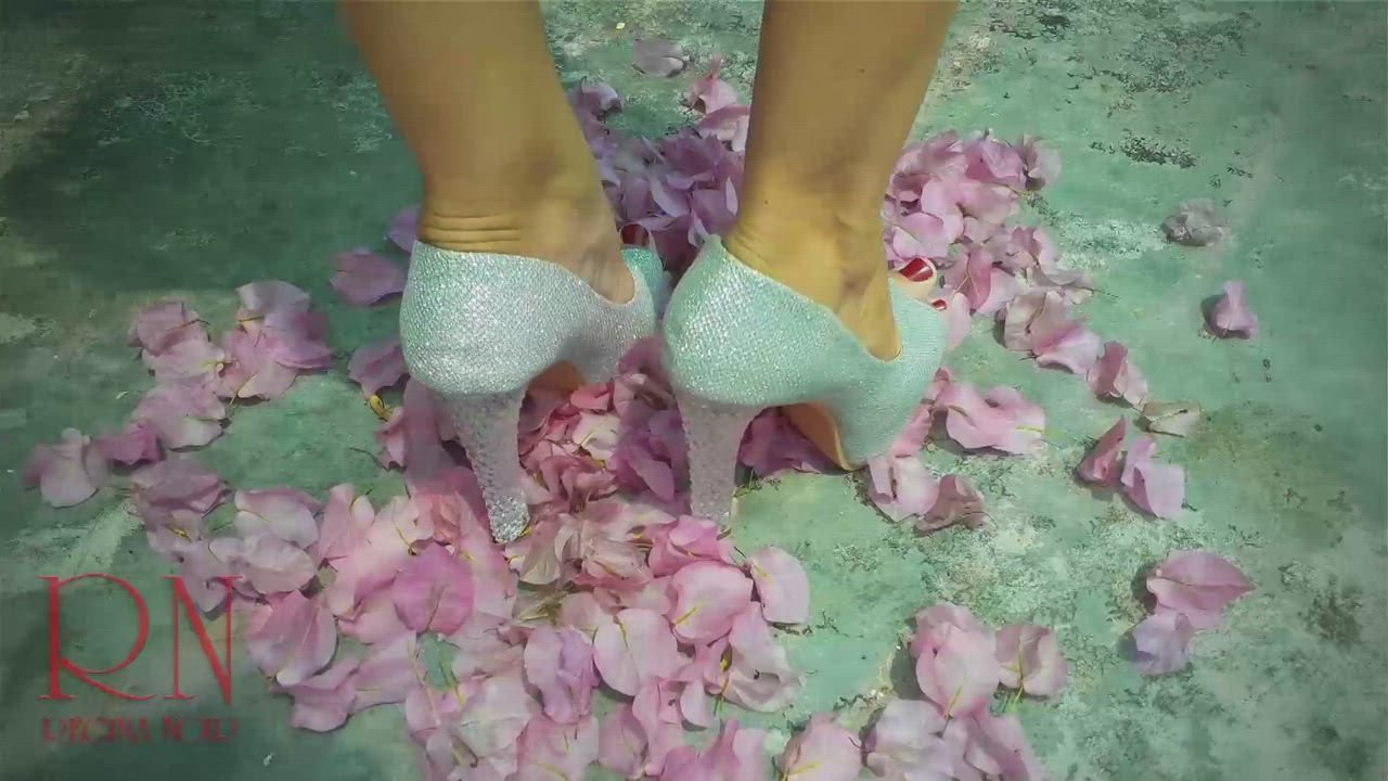 Female POV Heels High Heels Legs MILF POV Toes gif