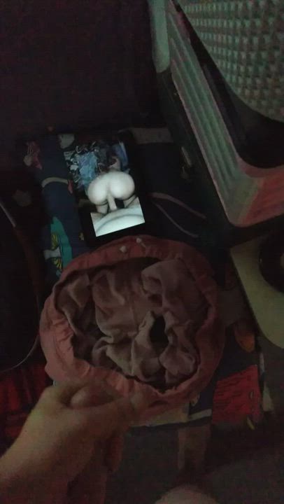[Cum vid] cumming on my gf's pajamas
