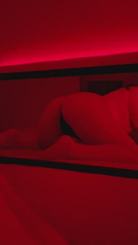 Drop it baby 🍑