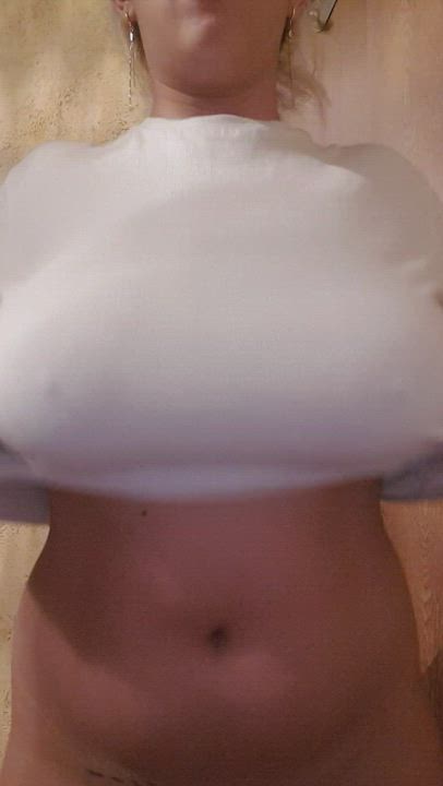Is this the right way to take off a tshirt ?