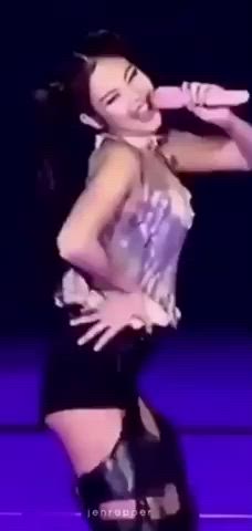 Being naughty on stage Jennie just keep sticking that ass out and I wanna grope that