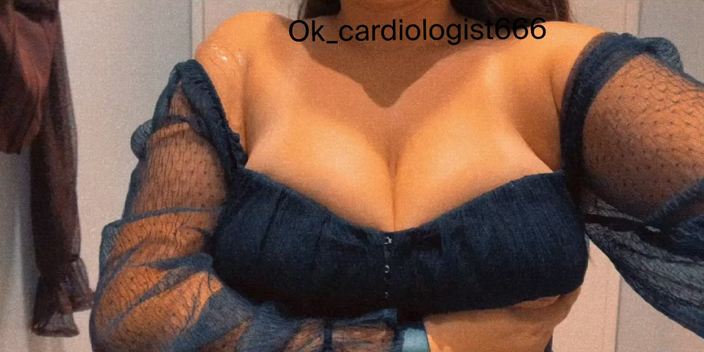 Felt sexy and a little goofy in the dressing room. Hope you enjoy 😜🥰