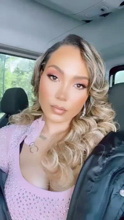 Pretty face and titties