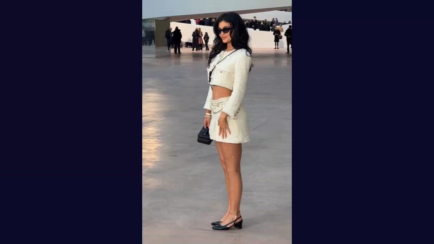 booty celebrity kylie jenner legs gif