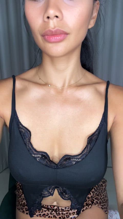 asian big tits boobs braless milf tease tits amateur-girls real-tease softcore gif