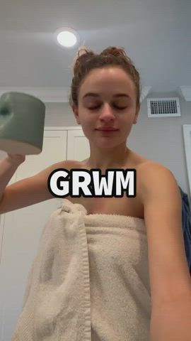 cleavage joey king natural tits gif