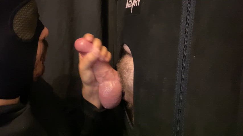 American visitor with a beautiful, thick, cut dick explodes cum in my Gloryhole 🔥