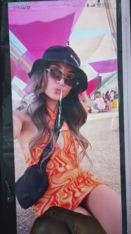 jerk off tribute to a redditors crush, she's so tight ?