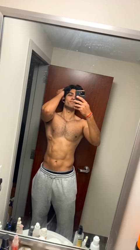 Come lick my abs 😏