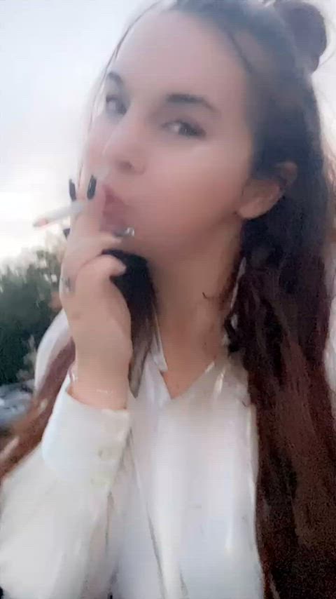 Hmmm feeling brattyyy.. who will let me blow this cloud in their face? 😇