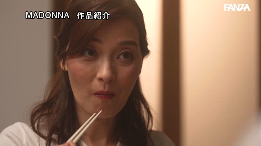 ROE-300 Shoko Matsumoto 50 year old stepmom wants to be a lingerie model
