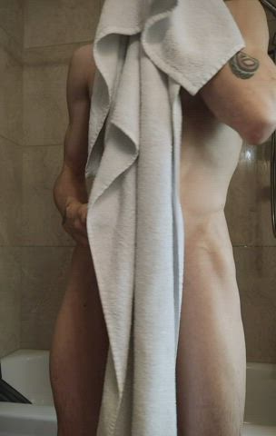 Would you let me destroy your throat fresh outta the shower bro? 😈😏