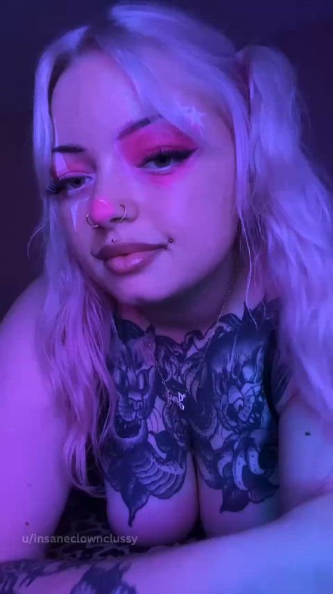 squeeze my clown tiddies while you do me doggystyle? <3