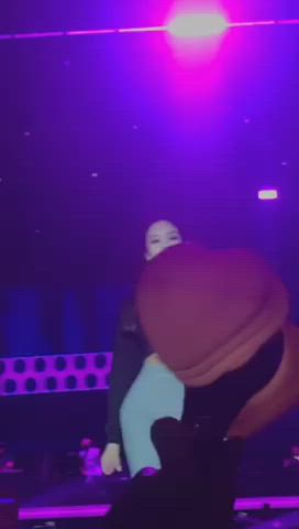 Work that hips baby girl and grind your pussy to my cock 👅👅💦💦😋😋