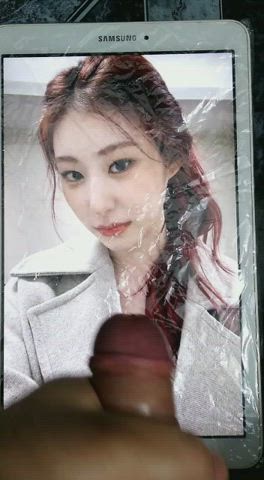 Chaeryeong (ITZY) always ends up draining me and I love doing it on her sweet little