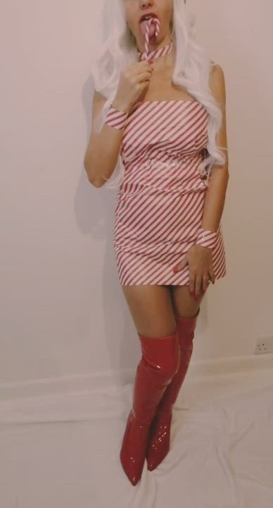 Just sucking on my candy cane 🍭