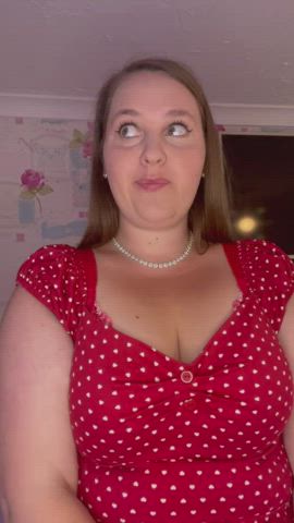 Just a naughty English wife who loves to share with you 😜