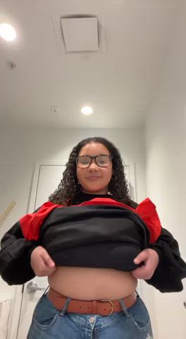 boobs milf mom curvy gif