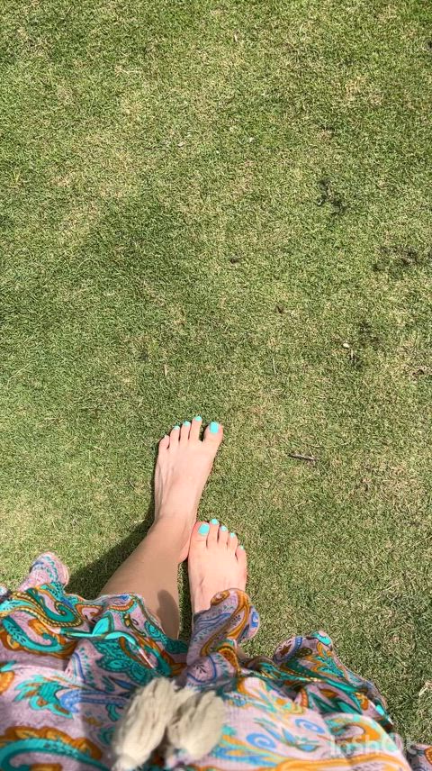 dirty feet feet feet fetish fetish food fetish outdoor public teen gif