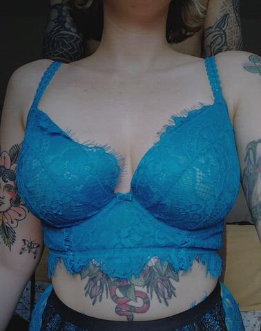 A little helping hand with this titty drop ?