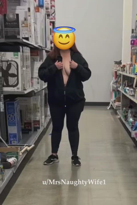 Flashing tits when shopping makes it a lot more fun. 