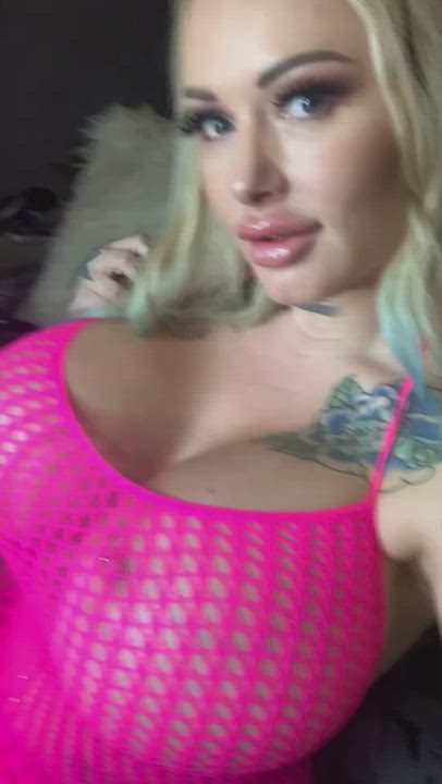 Big tits caught in a fishnet @msdezfraser