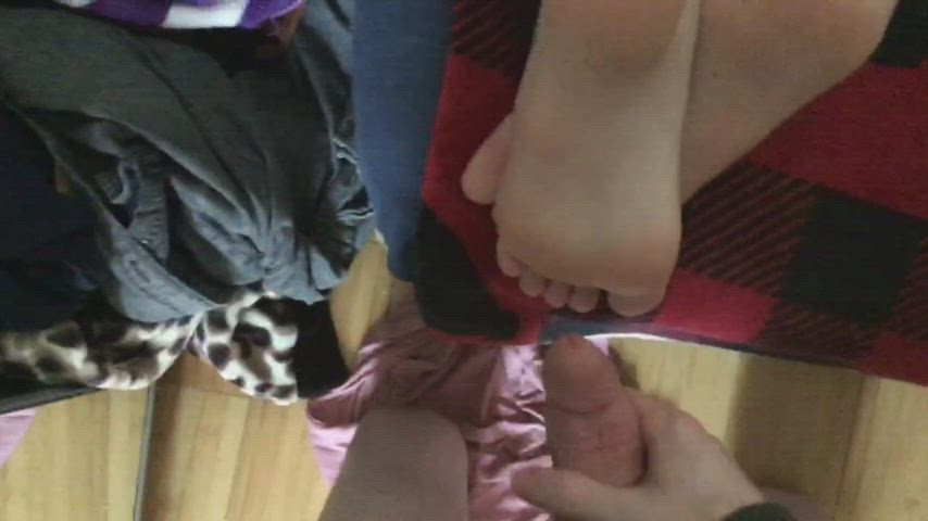 Big Dick Cum Cumshot Feet Foot Fetish gif